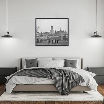 Zwart-witfoto uit 1894 van de oostelijke pleinwand van het Vredenburg in Utrecht. – canvas zwarte baklijst in slaapkamer