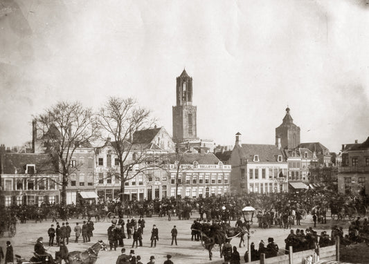 Zwart-witfoto uit 1891 van de oostzijde van het Vredenburg in Utrecht.