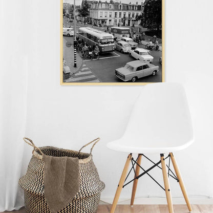 Zwart-witfoto uit 1965 van het verkeer op de Wittevrouwenbrug in Utrecht. – canvas naturel baklijst in keuken