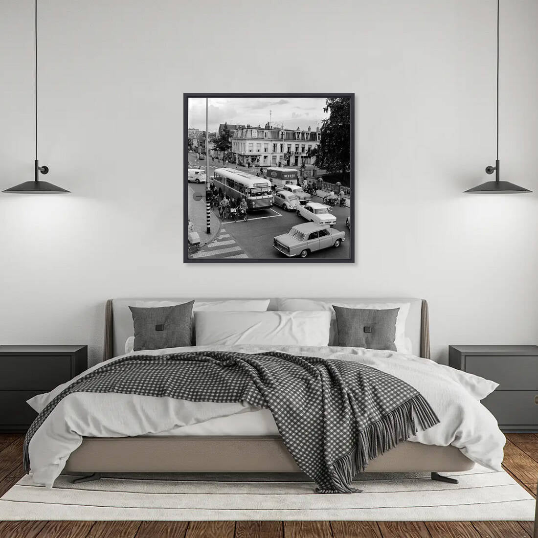 Zwart-witfoto uit 1965 van het verkeer op de Wittevrouwenbrug in Utrecht. – canvas zwarte baklijst in slaapkamer