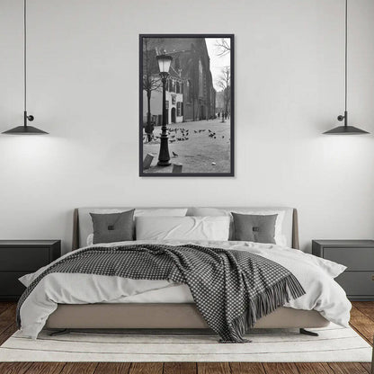 Zwart-witfoto uit 1960 van de voormalige Hoofdwacht aan het Janskerkhof in Utrecht. – canvas zwarte baklijst in slaapkamer