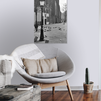 Zwart-witfoto uit 1960 van de voormalige Hoofdwacht aan het Janskerkhof in Utrecht. – canvas zonder lijst in leeshoek