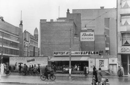 Zwart-witfoto uit 1943 van de noordoostelijke hoek van het Vredenburg in Utrecht.
