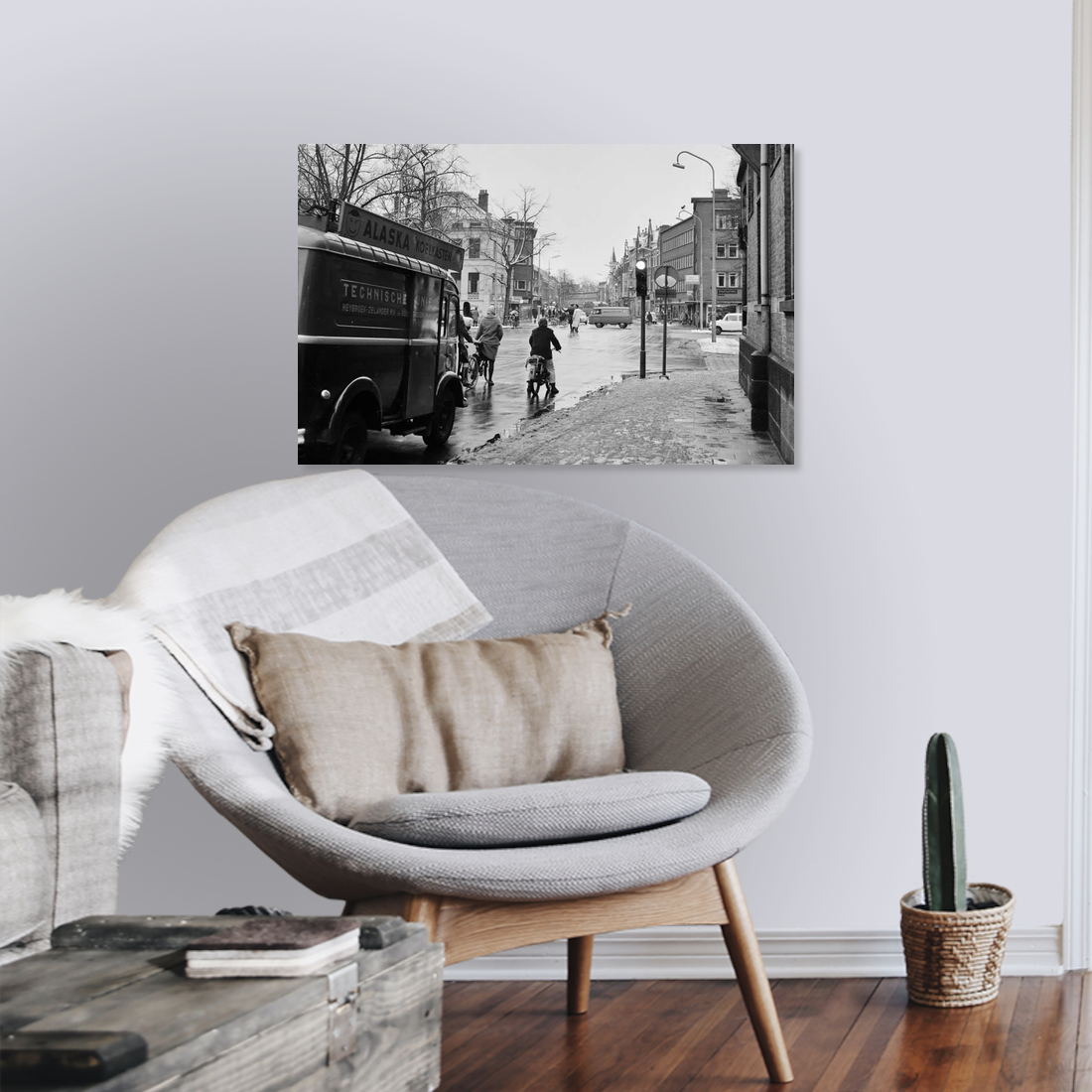 Zwart-witfoto uit 1968 van het kruispunt van de Maliebaan met de Nachtegaalstraat in Utrecht. – canvas zonder lijst in leeshoek