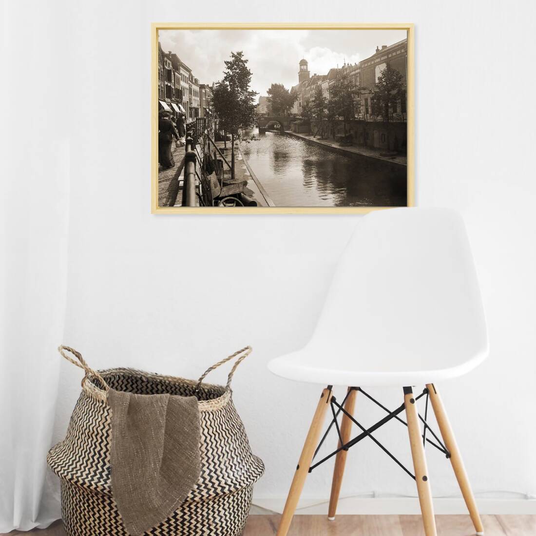 Zwart-witfoto uit 1905 van de Oudegracht in Utrecht. – canvas naturel baklijst in keuken