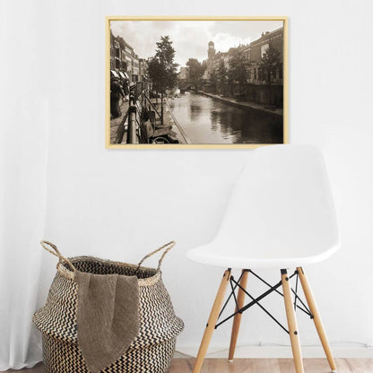 Zwart-witfoto uit 1905 van de Oudegracht in Utrecht. – canvas naturel baklijst in keuken