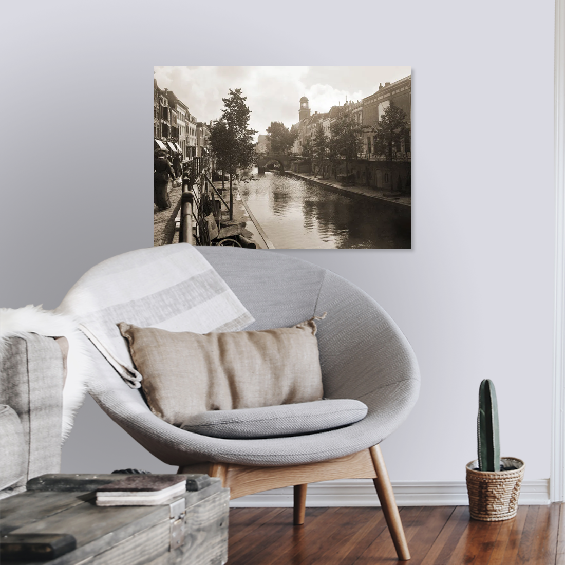 Zwart-witfoto uit 1905 van de Oudegracht in Utrecht. – canvas zonder lijst in leeshoek