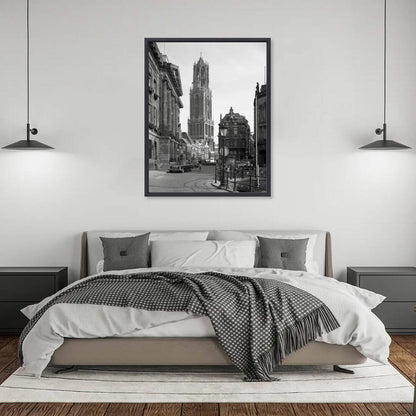 Zwart-witfoto uit 1972 van de Stadhuisbrug over de Oudegracht in Utrecht. – canvas zwarte baklijst in slaapkamer