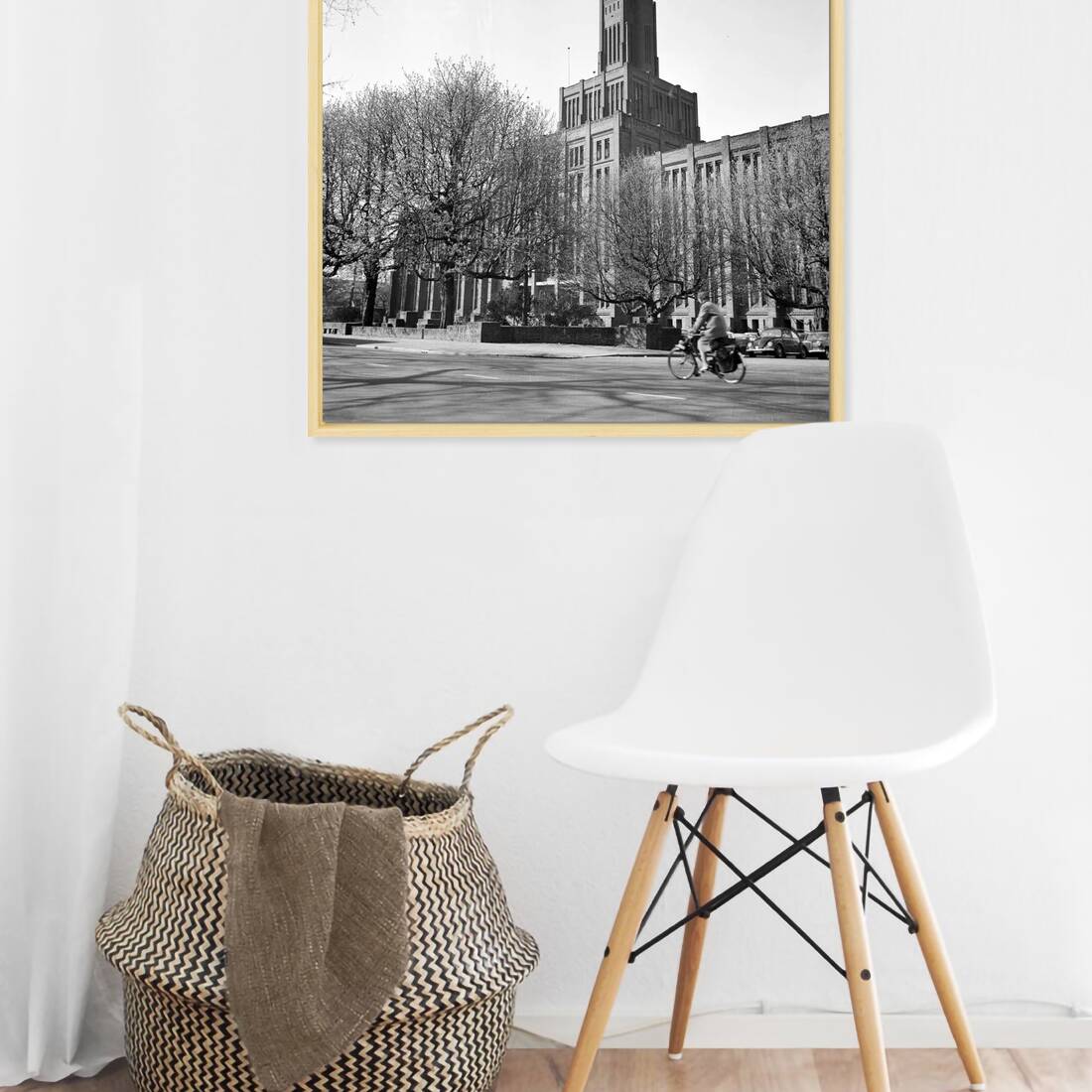 Zwart-witfoto uit 1964 van het Hoofdgebouw III van de Nederlandse Spoorwegen aan het Moreelsepark in Utrecht. – canvas naturel baklijst in keuken