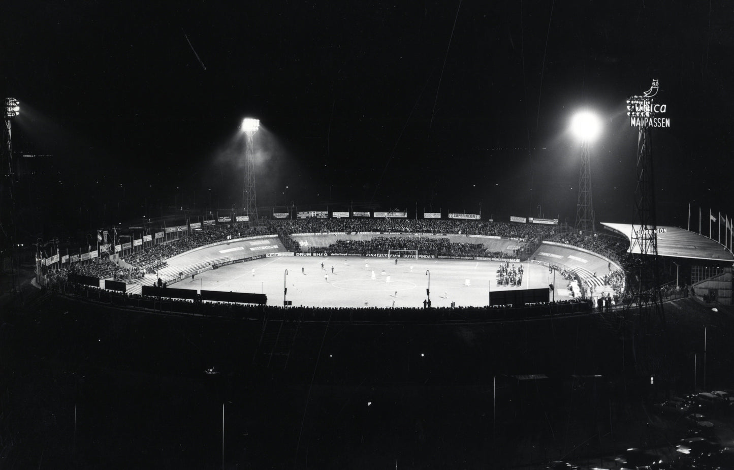Zwart-witfoto uit 1976 van het Stadion Galgenwaard in Utrecht.