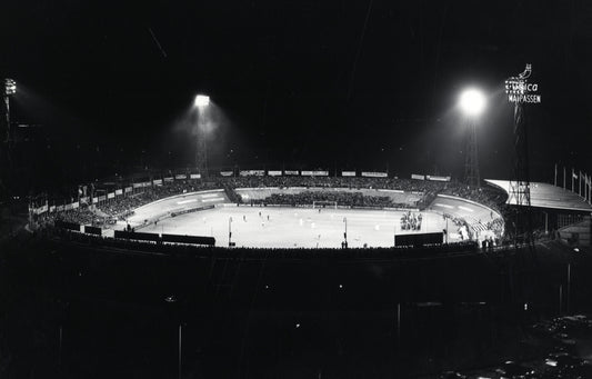 Zwart-witfoto uit 1976 van het Stadion Galgenwaard in Utrecht.