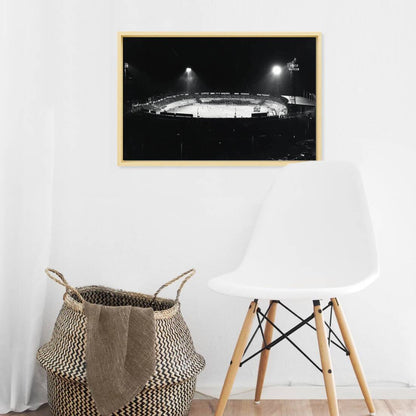 Zwart-witfoto uit 1976 van het Stadion Galgenwaard in Utrecht. – canvas naturel baklijst in keuken